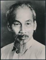 cca 1960 Ho Si Minh (1890-1969) vietnámi elnök (1954-1969) portréja, 12x9 cm / cca 1960 H? Chí Minh (1890-1969) Vietnamese prime minister and president, 12x9 cm