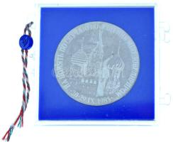 1983. "Állami Pénzverő Budapest / Ékszeripari látogatás emlékére 1983. szeptember 20-29." kétoldalas fém emlékérem, sérült, plombált "ÁPV" tokban (42,5mm) T:UNC