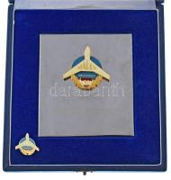 1980 k. "MALÉV Törzsgárda - 30 év után" aranyozott, műgyantás törzsgárda jelvény névre szóló fém plaketten, miniatűrrel, eredeti dísztokban (43x42mm, 89x101mm) T:AU