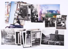 Autókat, járműveket ábrázoló vegyes régi és modern fotók, összesen 19 db, vegyes méretben és állapotban, 15x10,5 cm-ig