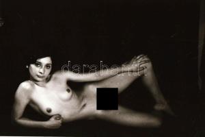 cca 1974 Szituációs játékok, szolidan erotikus felvételek, 13 db vintage negatív + 3 db vintage fotó...