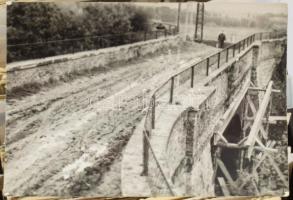 Vegyes régi és modern fotó tétel, műanyag tartódobozban, 24x12x8,5 cm