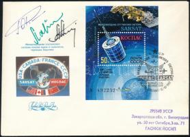 Jurij Viktorovics Romanyenko (1944- ), Alekszandr Lavejkin (1951- ), Alekszandr Viktorenko (1947- ) szovjet űrhajósok aláírásai emlékborítékon / Signatures of Yuriy Viktorovich Romanenko (1944- ), Aleksandr Laveykin (1951- ), Aleksandr Viktorenko (1947- ) Soviet astronauts on envelope