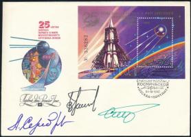 Alekszandr Szerebrov (1944-2013), Vlagyimir Tyitov (1947- ) és Gennagyij Sztrekalov (1940-2004) szovjet űrhajósok aláírásai emlékborítékon / Signatures of Aleksandr Serebrov (1944-2013), Vladimir Titov (1947- ) and Gennadiy Strekalov (1940-2004) Soviet astronauts on envelope