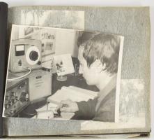 cca 1960-1970 Rádióamatőr társaság fotóalbuma kb. 60 db beragasztott fotóval, zsinórfűzéses vászonkö...