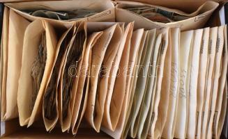 Jugoszlávia, Szovjetunió, Csehszlovákia 11.000 db bélyeg ömlesztve dobozban