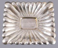 Ezüst (Ag) tálca hólyagos díszítéssel. Pest, 1872-1937 közötti fémjel, 800 ezrelékes ezüst, 18x21 cm, nettó 300g