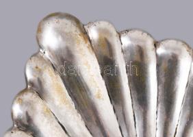 Ezüst (Ag) tálca hólyagos díszítéssel. Pest, 1872-1937 közötti fémjel, 800 ezrelékes ezüst, 18x21 cm...