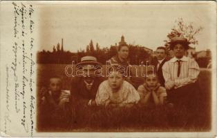 1908 Ismeretlen település, családi fotó. photo (EK)