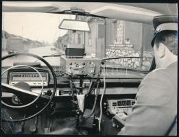 Jelzés nélkül: Traffipax, sarokhiánnyal, törésnyommal, 18×24 cm