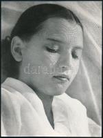 Függöny mögött, reprodukciós előhívás, hátoldalon feliratozva, 23,5×18 cm