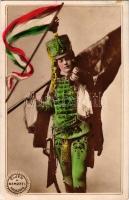 Éljen a Nemzeti Hadsereg! Hölgy katonai egyenruhában magyar zászlóval / Lady in K.u.k. military uniform with Hungarian flag (EK)