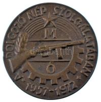 1972. "A dolgozó nép szolgálatában 1957-1972" egyoldalas, öntött bronz plakett (84mm) T:AU,XF lapkahiba