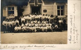 Leányok csoportképe. Direktion Wohnungs-Vermittlungs Amt / group picture of girls. photo