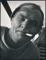 Sugár Kata (1910-1943): Rakodómunkás I., hátoldalon feliratozott reprodukciós előhívás, 20×15 cm