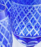 Csiszolt kék talpas üvegpohár szett, 6 db, eredeti dobozban, hibátlan, m: 21,5 cm