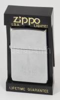 Zippo öngyújtó az Empire State Building képével, tokban.