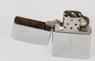 Zippo öngyújtó az Empire State Building képével, tokban