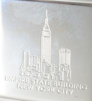 Zippo öngyújtó az Empire State Building képével, tokban