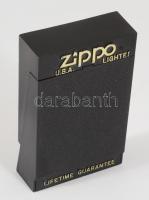 Zippo öngyújtó az Empire State Building képével, tokban