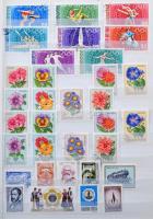 1961-1995 Teljes sorok nagyrészt postatisztán, 32 lapos, A/4-es berakó kb. háromnegyedében