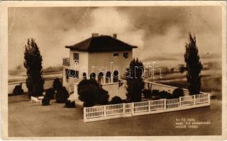 Budapest II. Rózsadomb, Az Új Idők 1931. évi családi villája. Törökvész út 7/b. (gyűrődések / creases)