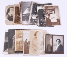 cca 1910-1930 Vegyes családi fotók, összesen 22 db, közte két vizitkártya, változó méretben és állapotban, 14x9 cm-ig