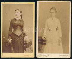 cca 1877 Női portrék, 2 db keményhátú fotó Becske veszprémi műterméből, 10,5×6,5 cm