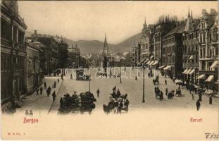 Bergen, Torvet / square, horse-drawn carriages (EK)