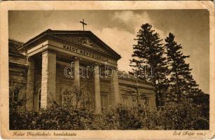 Érd, KALOT Népfőiskola homlokzata. Fotó Orelly (gyűrődések / creases)