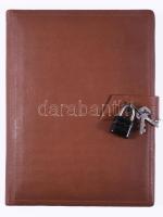 Üres napló, zárható, lakattal és kulccsal, megkímélt állapotban, 18,5x14 cm