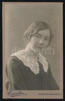 1914 Lány portréja, keményhátú fotó Csonka marosvásárhelyi műterméből, 10,5×6,5 cm