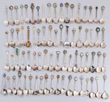 Illusztris ezüst (Ag) díszkanál gyűjtemény, zománcozott díszítéses jelzett darabok a világ különböző részeiről, különböző finomságúak, bruttó 710g