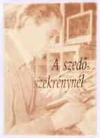 A szedőszekrénynél. (Minikönyv.) Bp., 1988, Gutenberg Művelődési Otthon Miniatűr Könyvgyűjtők Klubja. Kiadói kartonált papírkötés. Számozott, 429. számú példány.