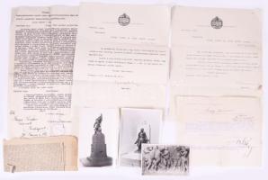 1915-1935 Szegi Sándor szobrászművész és Györgyi Kálmán aláírása leveleken, hadiemlékmű fotója, érdekes anyag