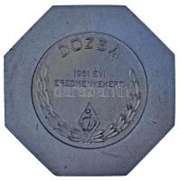 1961. "Felszabadulásunk emlékére / Dózsa" kétoldalú fém plakett hátoldalon "1961. évi...