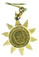 1957. "A Magyar Szabadság Érdemrend bronz fokozata" aranyozott bronz kitüntetés miniatűtje (14mm) T:AU Hungary 1957. "Order of Merit of the Hungarian Freedom, Bronze Grade" gilt bronze miniature decoration (14mm) C:AU NMK 485.