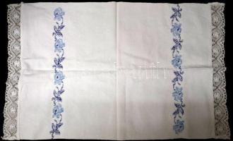 Törölköző, 3 darab, Erdély, 20. sz. eleje, hímzett vászon, h: 80 cm alatt