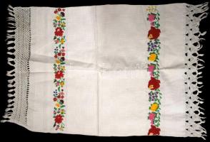 Törölköző, 3 darab, Erdély, 20. sz. eleje, hímzett vászon, h: 80 cm alatt
