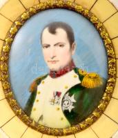 Bonaparte Napóleon kézzel festett portréja, csont rárakásos keretben, 6x5 cm, 12x11,5 cm