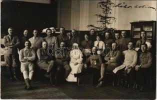 1915 Losonc, Lucenec; karácsony a katonai kórházban, sebesültek, nővérek csoportképe / Christmas in the K.u.k. military hospital, soldiers, nurses. photo + "REMETEKERTVÁROS POSTAI ÜGYN." (Rb)