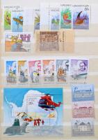 Vegyes modern tétel, benne többletpéldányok, blokkok, jobb értékek is, 4 db közepes berakóban