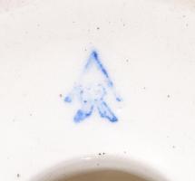 Goebel fekete macska. Jelzett, szakszerűen restaurált, m: 12,5 cm