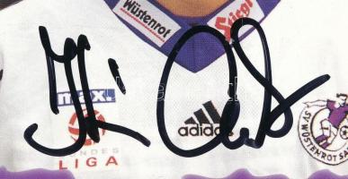 Korsós Attila (1971-) válogatott labdarúgó, középpályás autográf aláírása őt ábrázoló képen