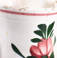 Kancsó virágmintával. Apátfalva, 19. sz. második fele, sérüléssel, felületi hibával, m: 18 cm