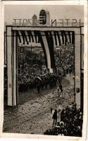 1938 Kassa, Kosice; Bevonulás, Horthy a díszkapu alatt / entry of the Hungarian troops, regent Horthy + "1938 Kassa visszatért" So. Stpl (b)
