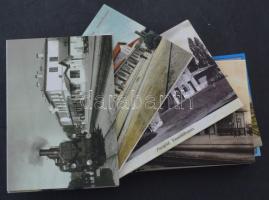 Kb. 80 db MODERN vasútállomás, pályaudvar képeslap, leporello füzet, MÁV épületek / Cca. 80 modern railway station postcards, leporello albums