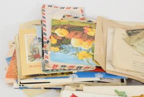 Cipősdoboznyi vegyes papírrégiség: képeslapok, levelek, meghívók, stb