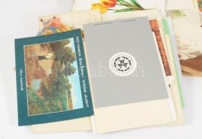 Cipősdoboznyi vegyes papírrégiség: képeslapok, levelek, meghívók, stb