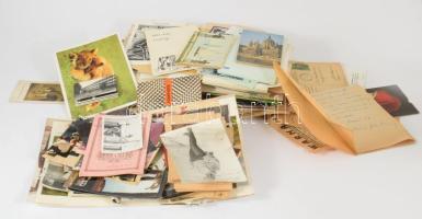 Cipősdoboznyi vegyes papírrégiség: fotók, iratok, nyomtatványok, stb.